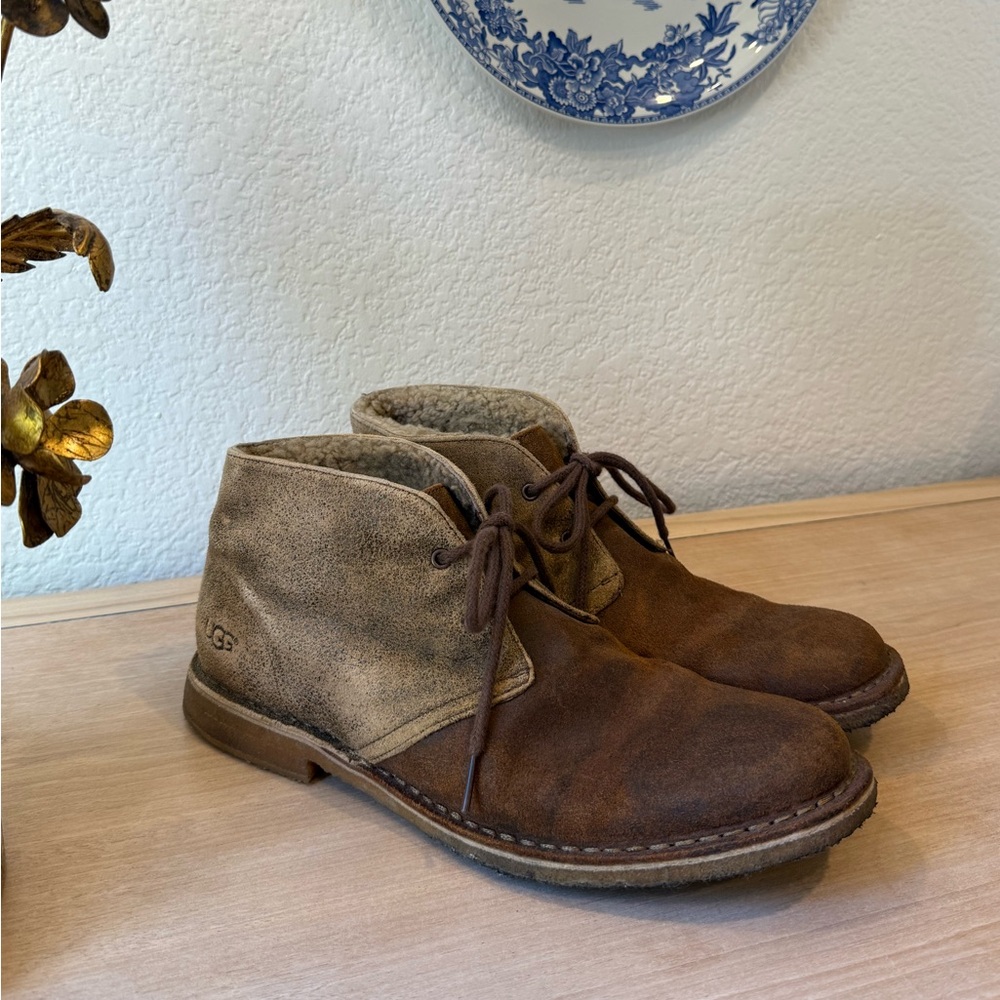 UGG Men’s Leighton Bomber Chestnut Chukka Suede Lace Up Boots